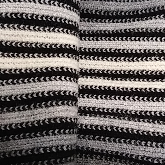 The Sean F Company 100% Pure Lambswool Knit Scarf - Picture 3 of 4